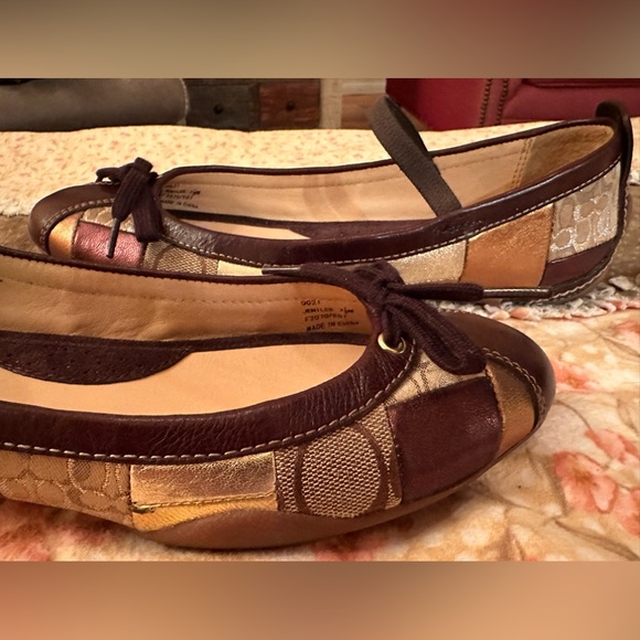 COACH Signature Jenilee: Bronze Gold Logo Patchwork Ballet Flats Shoes 7.5M - Picture 5 of 7